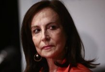 Το ενδεχόμενο να θέσει υποψηφιότητα για την ηγεσία του ΠΑΣΟΚ εξετάζει η Άννα Διαμαντοπούλου