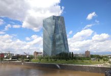 Bloomberg: Η ΕΚΤ θα προχωρήσει αργά στις μειώσεις επιτοκίων – Η πολιτική αναταραχή “κίνδυνος” για τον πληθωρισμό