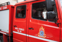 Φωτιά σε αμαξοστάσιο στη Μάνδρα