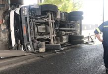 Κηφισός: Ανατροπή φορτηγού με έναν ελαφρά τραυματία