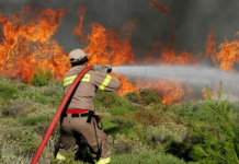 Έτοιμη προς κατάθεση κοινή τροπολογία της αντιπολίτευσης για τους εποχικούς πυροσβέστες