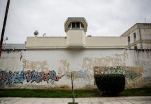 Πέταξαν μπαλάκια του τένις με ναρκωτικά στον προαύλιο χώρο των Φυλακών Κορυδαλλού