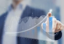 ΙΟΒΕ: Ανάπτυξη 2,4% το 2025 με άλμα 9,5% στις επενδύσεις – Οι κίνδυνοι και οι προοπτικές