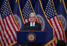 Fed: Kράτησε σταθερά τα επιτόκια – Πάουελ: Δε χρειάζεται να βιαστούμε