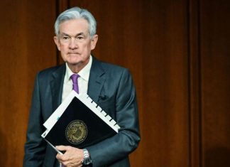 Kράτησε σταθερά τα επιτόκια η Fed – Σήμα για δύο μειώσεις έως τα τέλη του έτους