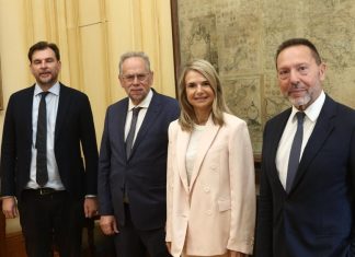 Συνάντηση αντιπροσωπείας ΠΑΣΟΚ με Γ. Στουρνάρα: Πιέσεις για προστασία δανειοληπτών και φρένο στους πλειστηριασμούς