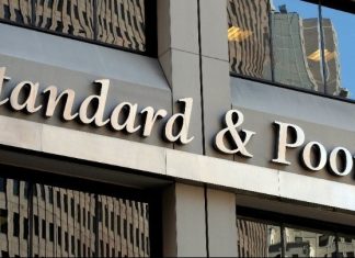 Standard & Poors: Θετική η προοπτική των ελληνικών τραπεζών – “Κλείνει το μάτι” σε νέα αναβάθμιση