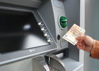 Μηδενίζονται οι χρεώσεις για αναλήψεις από ΑΤΜ – Εθνικό πλαφόν για όλες τις άλλες πληρωμές στο 1,5 ευρώ