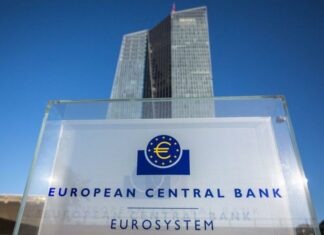 H EKT “πάγωσε” τα επιτόκια – Εξαιρετικά αβέβαιο το περιβαλλον λόγω των εμπορικών διενέξεων