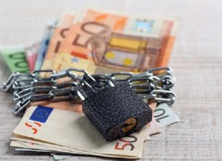 Στα 1.600 ευρώ το ακατάσχετο στους τραπεζικούς λογαριασμούς – Τι αλλάζει για εκατομμύρια καταθέτες